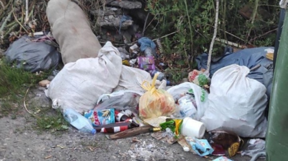 Переполненные мусорные контейнеры возмутили кузбассовцев
