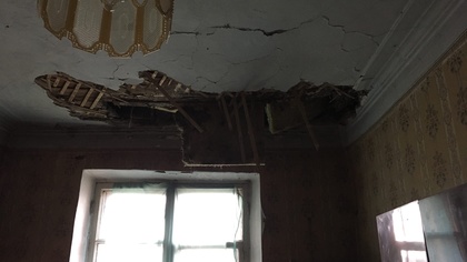 Кемеровчанин стал бездомным из-за отказа коммунальщиков ремонтировать обвалившийся потолок