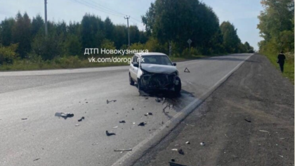 Два автомобиля столкнулись в новокузнецком ПГТ