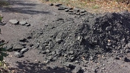 Сомнительный ремонт дороги возмутил кемеровчан