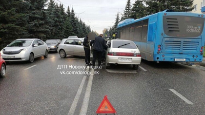 Мужчина пострадал в ДТП с легковушками в Новокузнецке