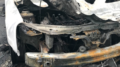 Пожар в автомобиле на парковке в Новокузнецке попал на камеру