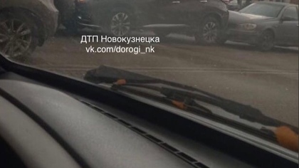 Затор образовался на дорогах в Новокузнецке из-за массового ДТП
