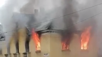 "Разбирают мародеры": ветхий многоквартирный дом загорелся в Киселевске