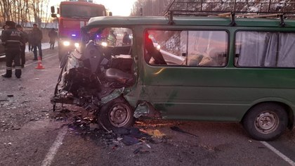 Четыре человека пострадали в лобовом ДТП с микроавтобусом под Новокузнецком