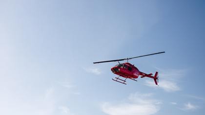 Медики на вертолете доставят сбитого депутатом ребенка в новосибирскую больницу
