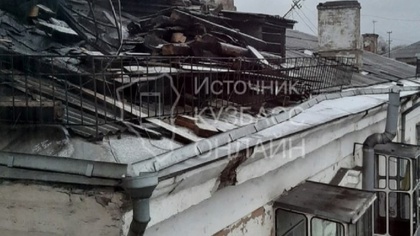 Жильцы многоквартирного дома в кузбасском городе пожаловались на губительный ремонт крыши