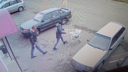 Двое жителей Подмосковья украли стулья из магазина