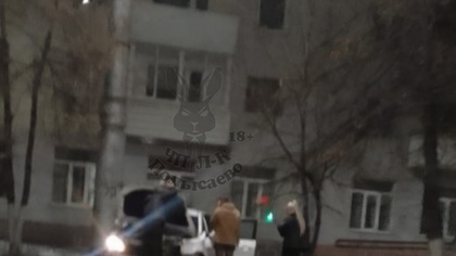 Легковушка "влетела" в опору освещения в кузбасском городе