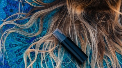 Российский врач назвал причины выпадения волос в холодное время года