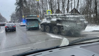 Авария с бронетехникой и автобусом произошла в Санкт-Петербурге