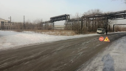 Специалисты закрыли движение по одной из дорог Новокузнецка из-за порыва трубы