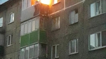Почти 30 человек оказались на улице из-за пожара в пятиэтажке в кузбасском городе