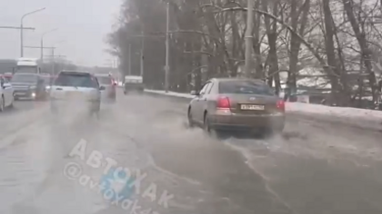 Мощный потоп залил новокузнецкую дорогу