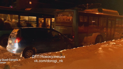 Лихач на арендованной машине протаранил автобус в Новокузнецке