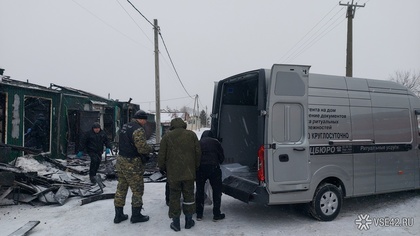 Силовики привели в следственный отдел организатора сгоревшего кемеровского приюта