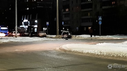 Иномарка уничтожила заднюю часть ВАЗа в Кемерове