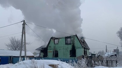 Двухэтажный дом сгорел в кузбасском городе 