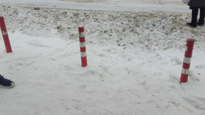 Снег заблокировал путь к автобусу в кузбасском городе