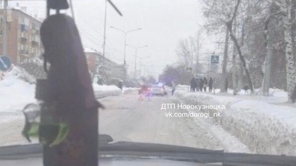 Женщина попала под колеса автомобиля на пешеходном переходе в Новокузнецке