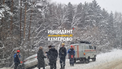 Снежные заносы устроили два ДТП около Кемерова