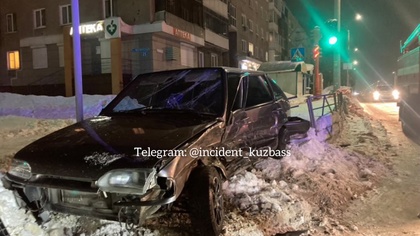 Удар в водительскую дверь: серьезное ДТП произошло в Кемерове