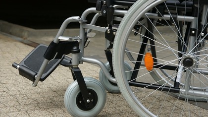 Неизвестные украли инвалидную коляску у больного ребенка в Свердловской области