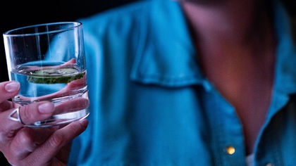 Российский врач опровергла миф о необходимости выпивать стакан воды натощак