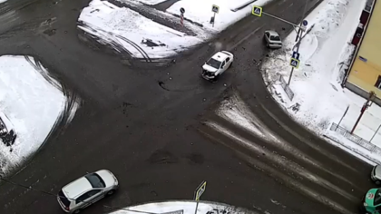 Момент жесткого ДТП в кузбасском городе попал на видео