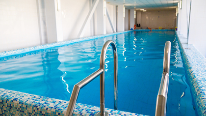 Пожилой уральский спортсмен умер после прыжка в бассейн