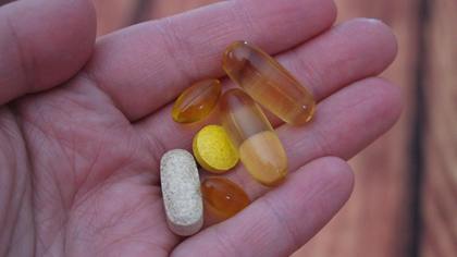 Московский врач перечислил опасные последствия передозировки витаминами
