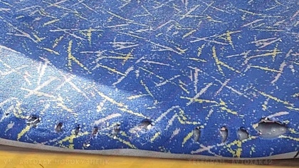 Рвутся вещи о гвозди: состояние сидений в пассажирском автобусе возмутило новокузнечан