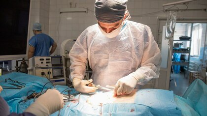 Кемеровские хирурги избавили женщину от страданий с помощью нового органа