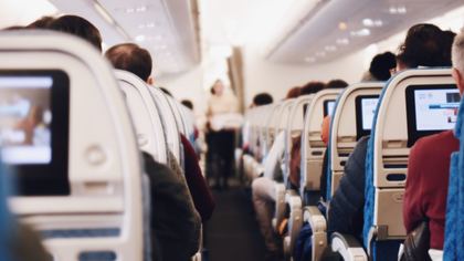 Пассажир рейса Дубай – Москва домогался мальчика на борту самолета