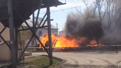 Крупный пожар вспыхнул на улице кузбасского города