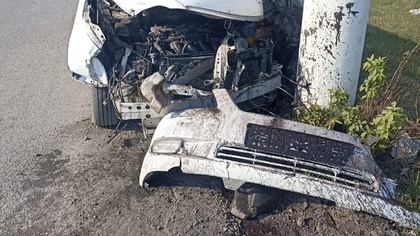 Пьяный автомобилист "влетел" в столб в Кузбассе