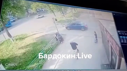 Машина сбила лихого самокатчика в Новокузнецке