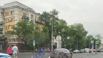 Лихач в Новокузнецке протаранил столб при попытке уйти от полиции