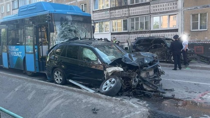 Автомобили превратились в груду металла в результате ДТП в Новокузнецке