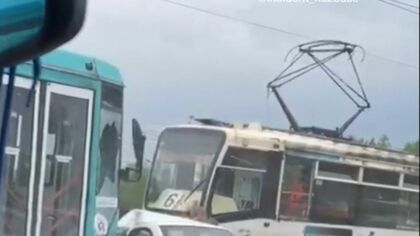Водитель иномарки погиб при столкновении с трамваем в Прокопьевске