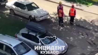 Соцсети: энергетики разбили чужой автомобиль в Кемерове