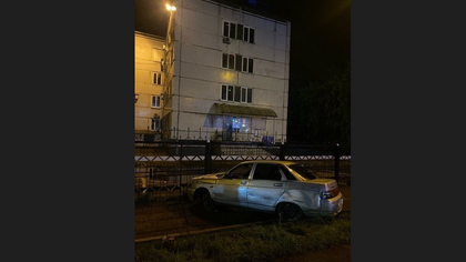Юноша без прав оказался за рулем въехавшей в ограждение здания ГИБДД Новокузнецка машине