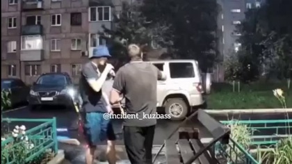 Пьяные самокатчики из Новокузнецка повредили припаркованный во дворе внедорожник