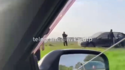 Легковушка вылетела с трассы после ДТП около Новокузнецка