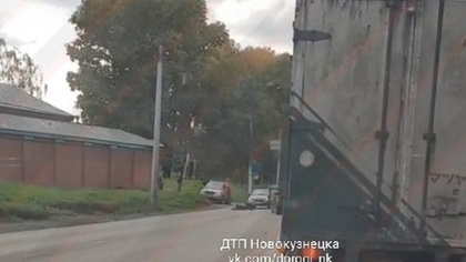 Соцсети: водитель сбил человека на пешеходном переходе в Новокузнецке 