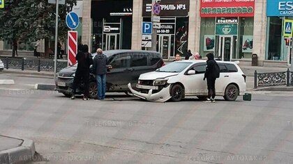 ДТП произошло рядом с ТРЦ в Новокузнецке