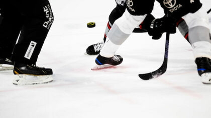 Хоккеисты юношеской команды "Чайка" погибли в ДТП в Вологодской области 