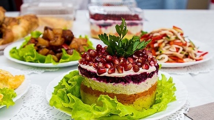 Диетолог Заикина назвала безопасный срок хранения новогодних салатов