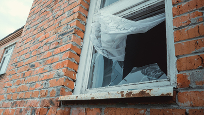 Мужчина разбил окна в квартире бывшей возлюбленной в Новокузнецке