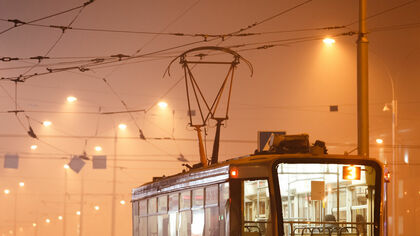 Трамвай сбил трех пешеходов у станции метро в Санкт-Петербурге 